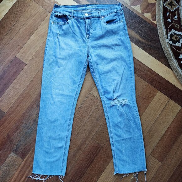Old Navy Perfectly Straight Mid-Rise Jeans Size 6 - Picture 2 of 16